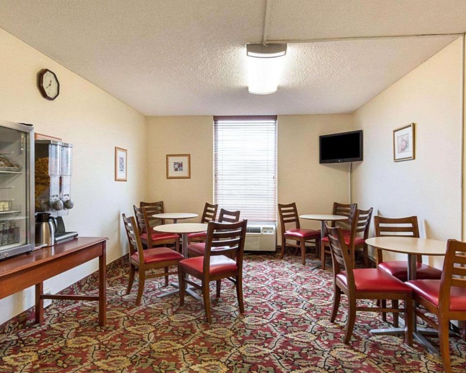 Econo Lodge Near Quantico Marine Base Дъмфрис Екстериор снимка