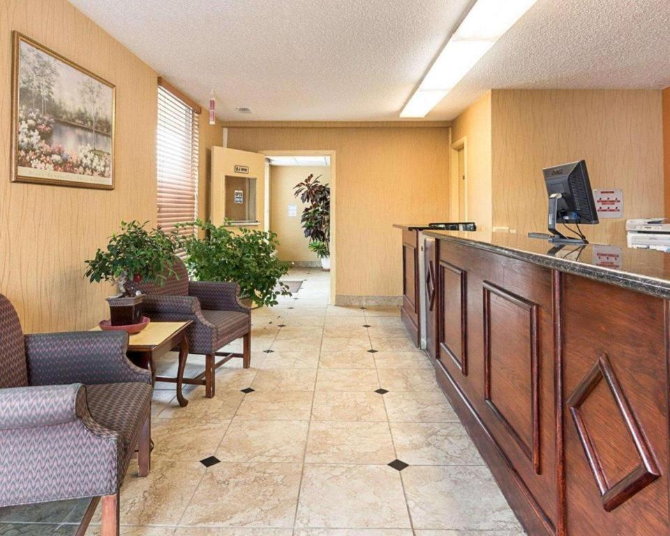 Econo Lodge Near Quantico Marine Base Дъмфрис Екстериор снимка